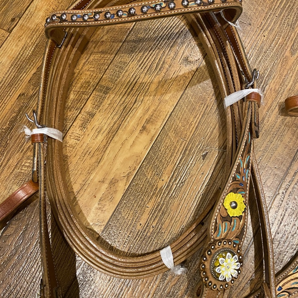 Complete Horse set Headstall breast collar reins and headstall - Picture 3 of 3